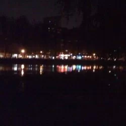 很漂亮的灯光，镜头没办法表达。