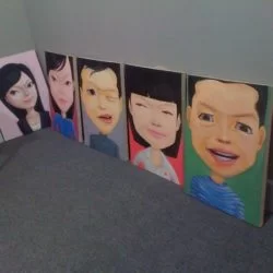 今天很不想出门，所以也不想去帮忙布置画展了。I wanna stay home today, so I didn’t go to the art biennial this morning.