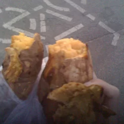 我在吃地瓜 http://flic.kr/p/7hsPeq