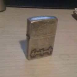 买了一个仿Zippo的打火机，我喜欢陈旧的金属感 http://step.ly/p/cw7od4?t