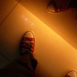 Feet and reflactions. http://step.ly/p/mjpti7?t
