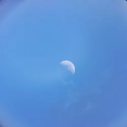 白天的月亮。: http://instagram.com/p/kEZOnhlpWX/