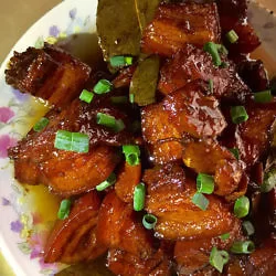 今天我做了红烧肉，一直担心失败但结果还不错。