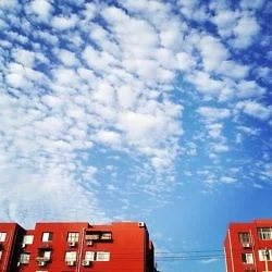 北京的蓝天白云预示着美好的秋天就要到了。: http://instagram.com/p/dMc-Q8FpcJ/